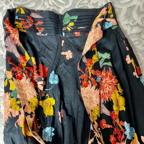 Zara Basic Skirt - Picture 2 of 2